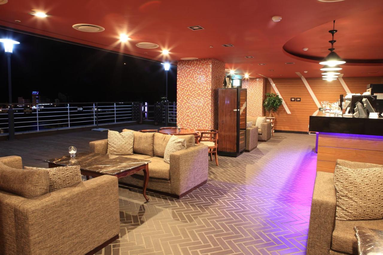 Hotel Riviera Geoje Exterior photo